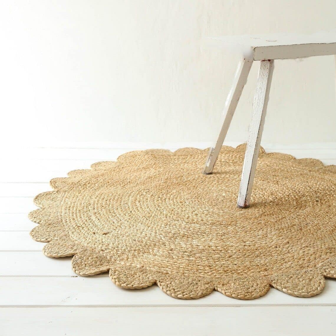 Jute Scalloped Round Rug